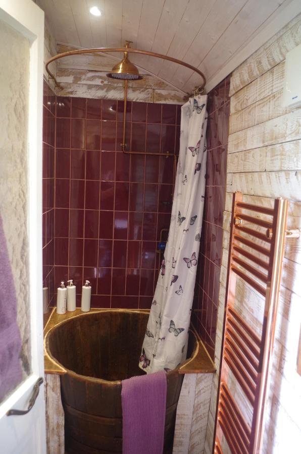 Cherry Tub In The Orchard. Cozy Getaway Stillington Экстерьер фото